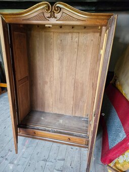 Starožitnosti. Starožitné skrine, stoly, obrazy, stoličky - 3