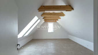 ŠTÝLOVÁ 4-IZBOVÁ NOVOSTAVBA S OTVORENOU GALÉRIOU A ATMOSFÉRO - 3