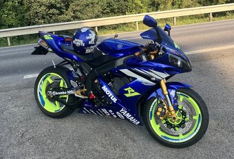 Yamaha R1 - 3