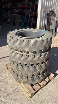 predám pneumatiky s diskom dvojmontáž Takeuchi - 3