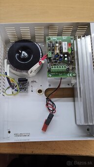 Záložný zdroj AWZ200 – Bez batérie
 - 3