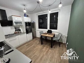 Na prenájom zariadený 2-izbový byt s balkónom v Nových Zámko - 3