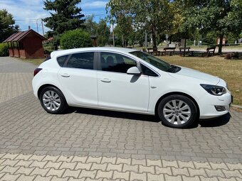 Opel Astra J 1.6 Turbo benzín - 3