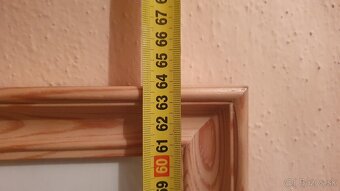 Predám drevený obraz so sklom a s plagátom Priadka. - 3
