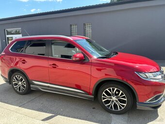 Mitsubishi Outlander SUV - 3