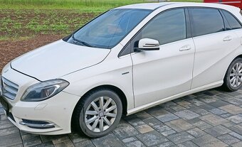 Predám Mercedes Benz B 180, r.v. 2012 - 3