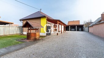 Priestranný pozemok 821 m2 s domom vhodným na podnikanie aj - 3