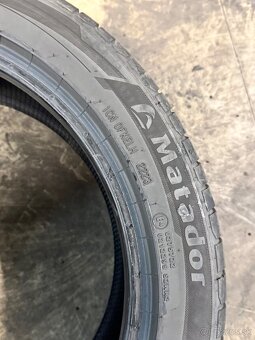 225/45R17 - 3