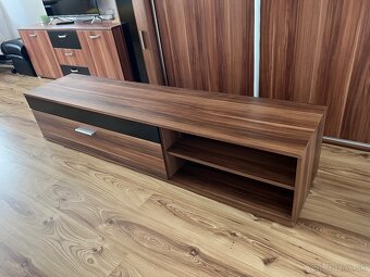 Skrinka pod TV - 3