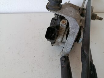 motorcek stieracov predny hyundai i30 98100a5000 60€ - 3