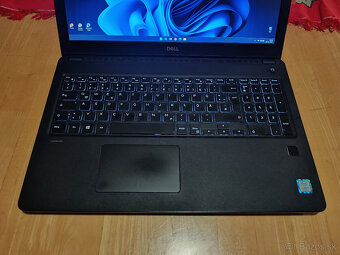 DELL Latitude 3580 - 15.6" / i5 / DDR4 / SSD / AMD grafika - 3