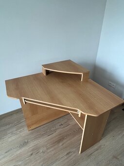 Rohový písací (PC) stolík - 3