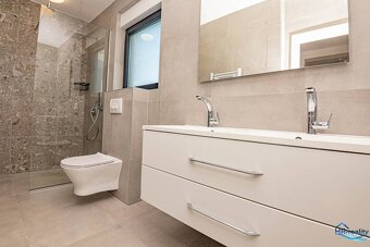 ☀Vodice(HR)-novopostavená vila, záhrada, bazén, výhľad na mo - 3