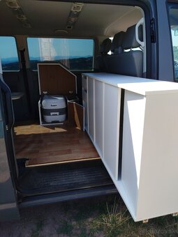 Predám karavan vw caravella - 3
