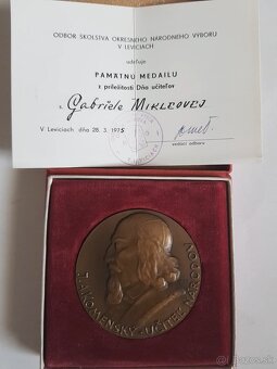 Medaila J. A. Komenský - Učiteľ národov (A. Peter)+dekrét - 3