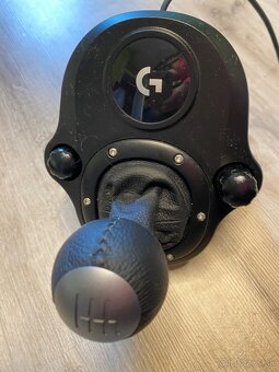 Logitech: volant, pedale, riadiaca paka a drziak - 3