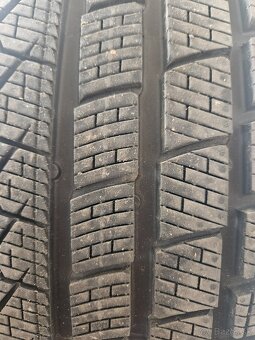 275/35 R20 Pirelli P Zero Winter - 3