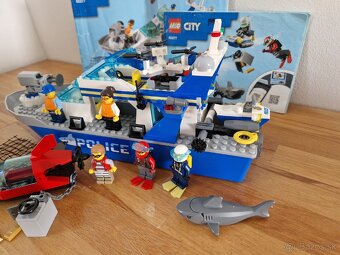 Lego City 60277 Policajná hliadková loď - 3