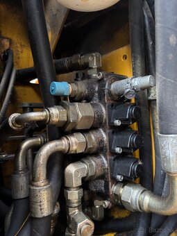 KOMATSU UNC NAKLADAČ - 3