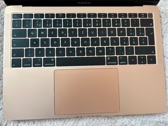 MacBook Air ružový - 3