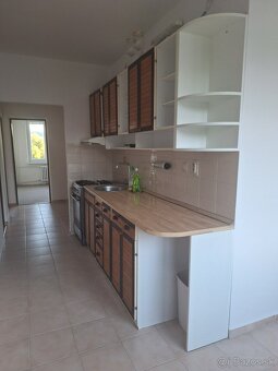 Ponúkame na predaj 3,5 izbový, slnečný byt na Zlatom potoku - 3