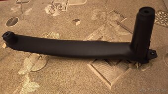 BMW X5 e70, BMW X6 e71 - madlo dverí čierne - 3