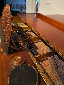 100-ročný klavír v dobrej kondícii - 3