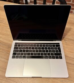 Apple MacBook Pro 13” Silver 2017 - 3