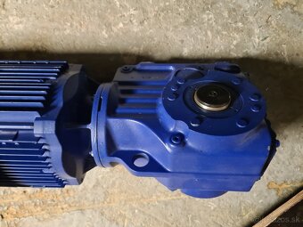 Predám nový prevodovaný el.motor 4kW 83ot - 3
