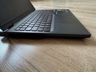 Lenovo Legion Pro 7 16IRX8H - 3