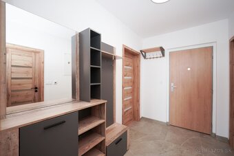 NA PRENÁJOM EXLUZÍVNY NADŠTANDARDNÝ 2 IZB BYT - ŠAMORÍN - 3