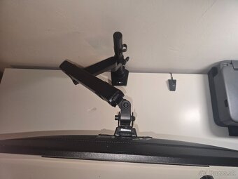 ASUS VG249Q a AlzaErgo Ergoarm S70B - 3