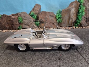 Prodám model 1:18 Chevrolet corvette stingray 1959 Autoart - 3