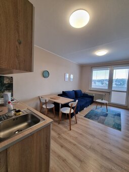 Na prenájom garsónka s balkónom na ul. Koreszkova v Skalici - 3