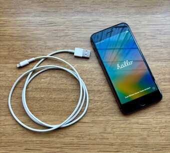 iPhone 8 64GB, Black - 3