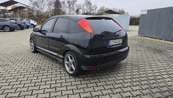Ford Focus Ghia 2.0i - 3