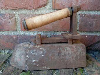 Predám staré žehličky - 3