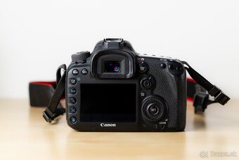 Canon EOS 7D Mark II + Grip - 3