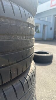 Predám pneumatiky 245 40 r18 - 3
