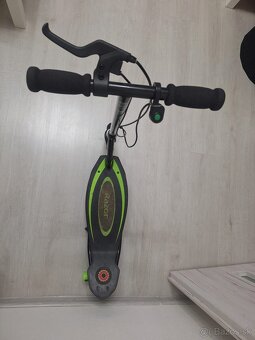 Elektrická kolobežka razor Power Core e90 - 3