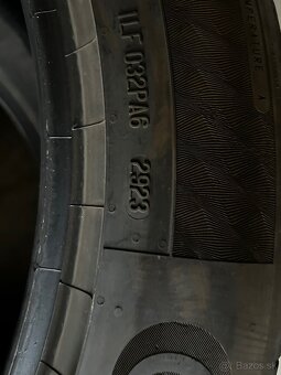 285/45 R21 - 3