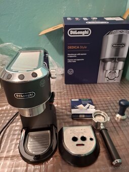 Málo pouzívaný kávovar DeLonghi Dedica Style - 3