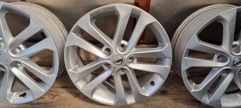 Predám originál Nissan Juke elektrony 5x114,3 R17 Rozmer: 7J - 3