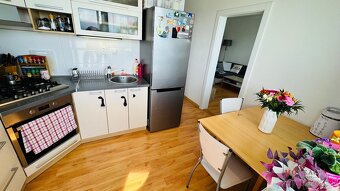 Na predaj veľkometrážny 2-izbový byt 63 m2 s balkónom a špaj - 3