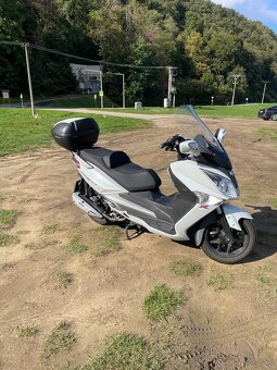 Predám skúter značky SYM-GTS Joymax 125i - 3