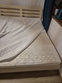 Postel + nočné stoliky + 2 komody - 3