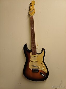 Fender squier stratocaster - 3