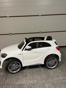 Elektrické auto Mercedes - 3