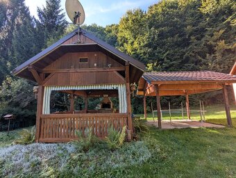Veľmi pekná rekreačná chata s pozemkom 3858 m2-Kordíky - 3