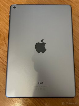 Pad 6. generácie 32 GB Wi-Fi – sivý, super stav - 3